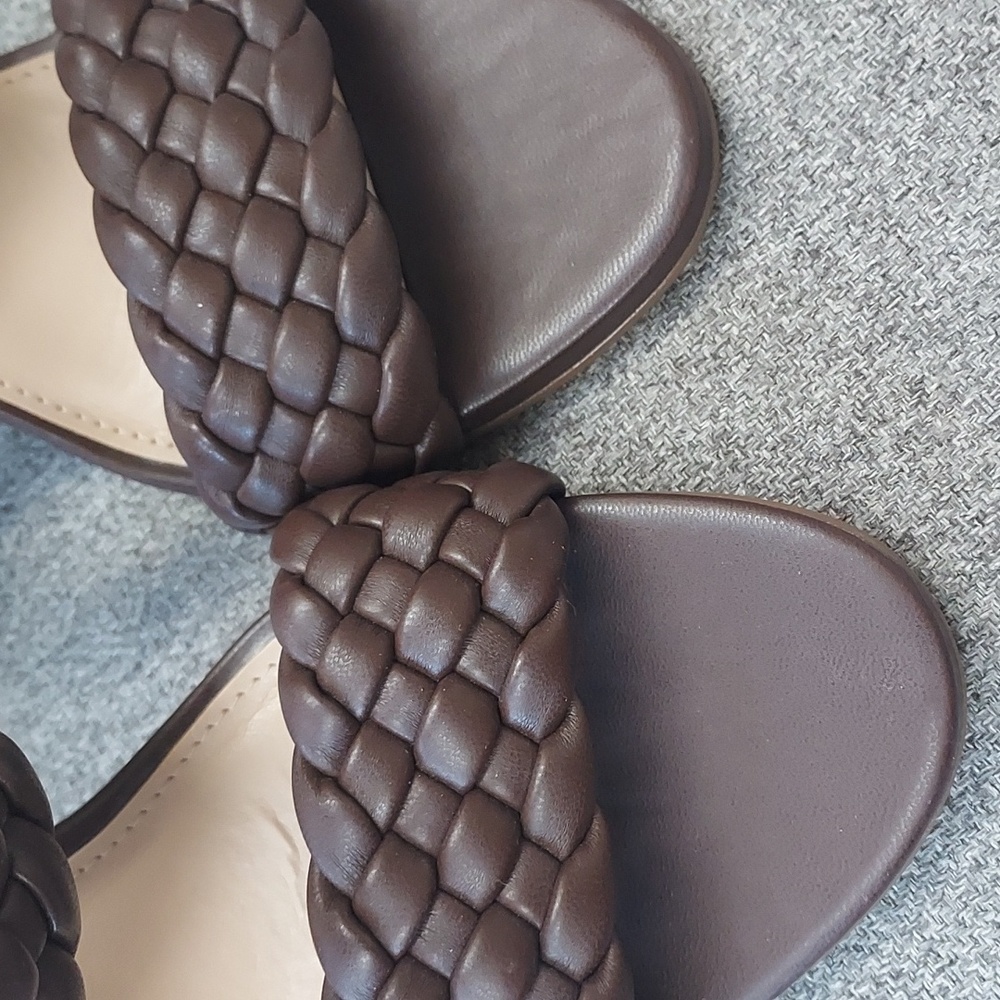 NWOT Women's Sandals - Picture 6 of 7